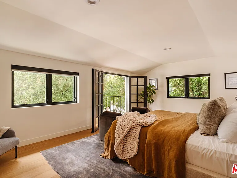 9849 Portola Dr — Photo 10