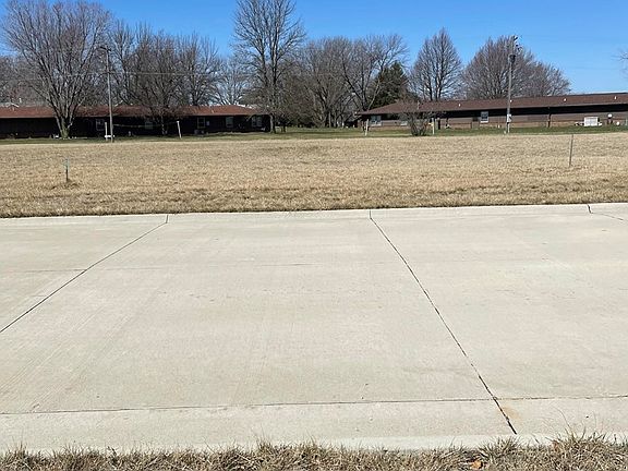 2nd image of 905 Sunrise Dr