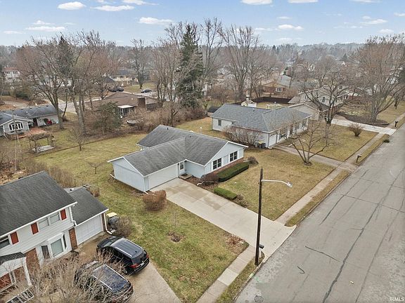 3rd image of 2820 Barlow St