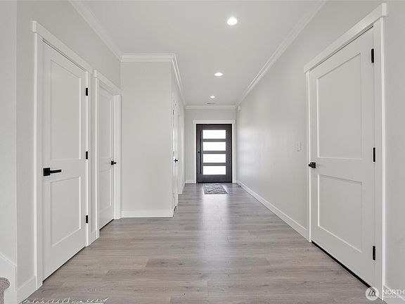 5th image of 512 N Bluff West Drive