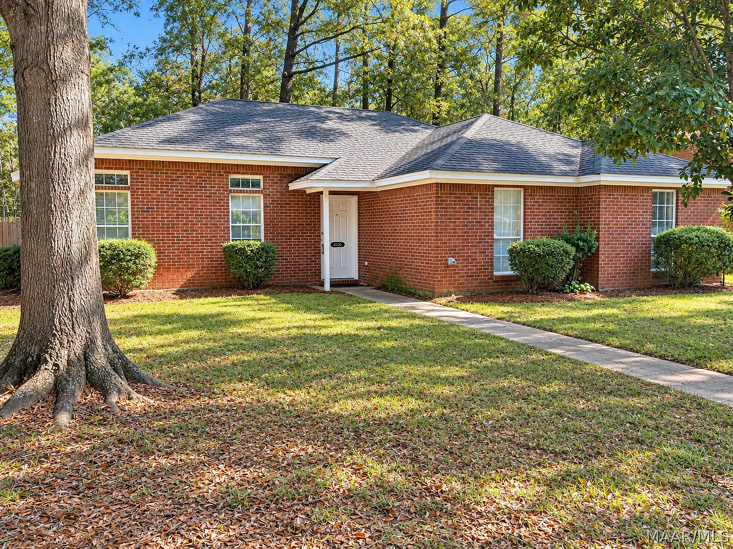 3 bed, 2.0 bath, 1464 sqft, $1,735 — Photo 1