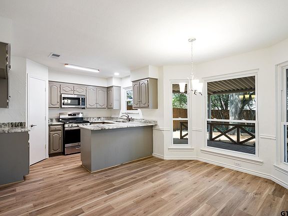5th image of 207 Darrin Dr