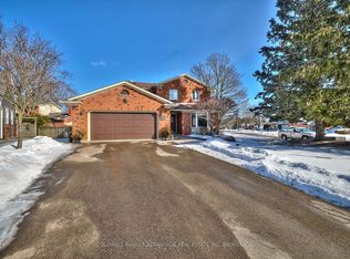 28 Dixon Cres, Welland, ON L3C 6P4