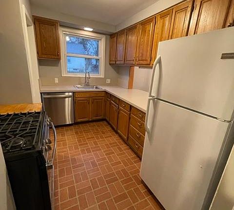 4th image of 3127 Gardner Ave