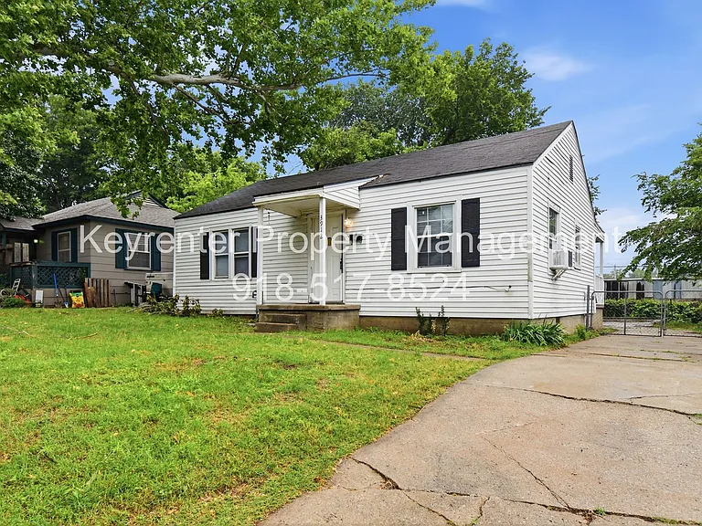 3912 E Admiral Ct — Photo 2