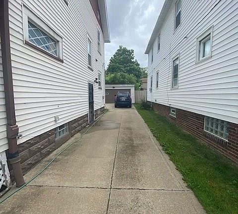 5th image of 3277 E 135th St