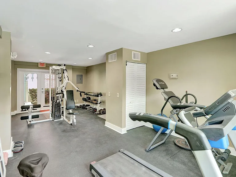 2426 SE 17th St #305 — Photo 21