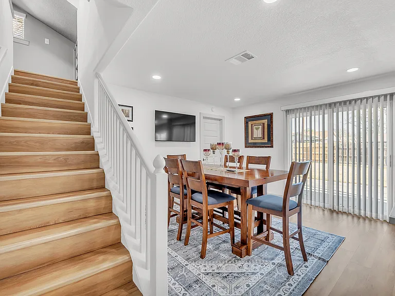 2204 Delwin Cir — Photo 12