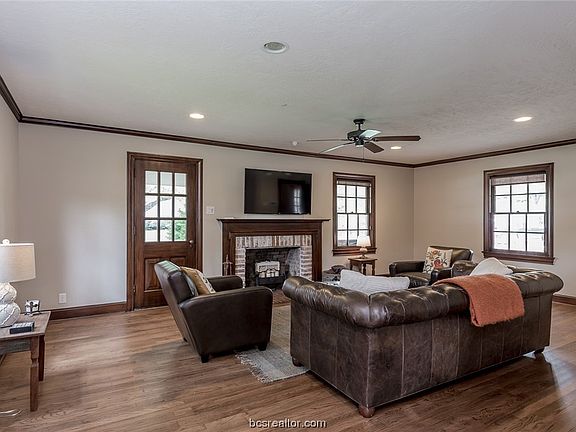 4th image of 301 Suffolk Ave