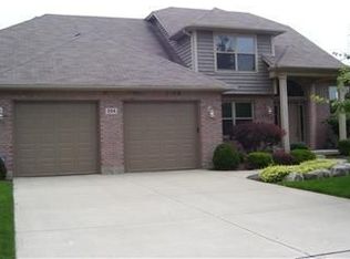 234 Old Carriage Dr, Englewood, OH