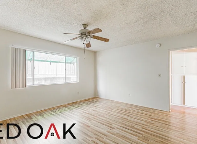 16515 Victory Blvd #2 — Photo 2
