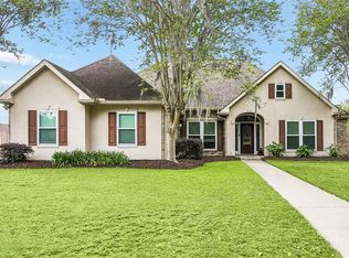 150 Riverbend Dr, Belle Chasse, LA 70037