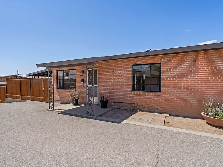 2233 N Forgeus Ave #2233 — Photo 12