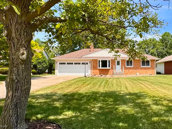 495 Cherry Ln, Seven Hills, OH 44131