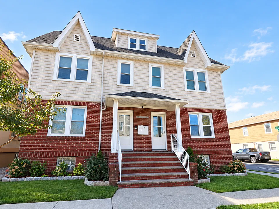 273 Centre Ave #2