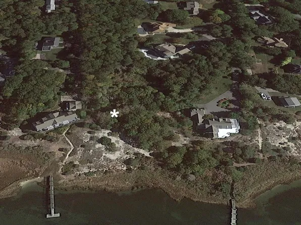 44 Commodore Ln, East Falmouth, MA 02536