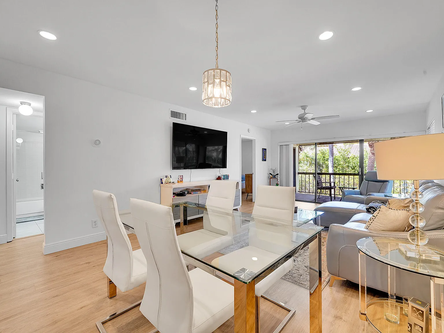 2 bed, 2.0 bath, 995 sqft, $2,600 — Photo 4