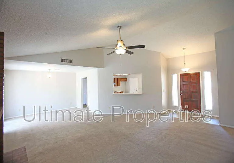 7719 W Dreyfus Dr — Photo 4