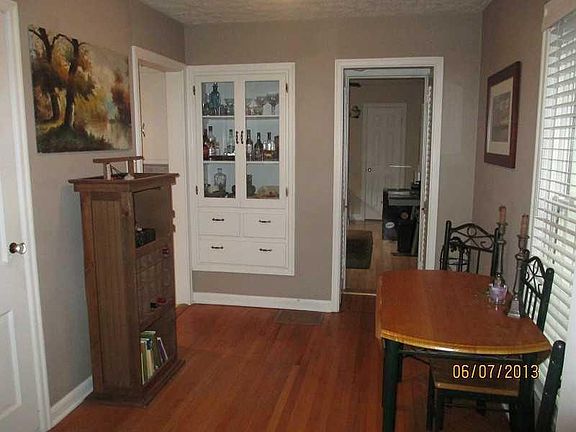 4th image of 5637 N Rosslyn Ave
