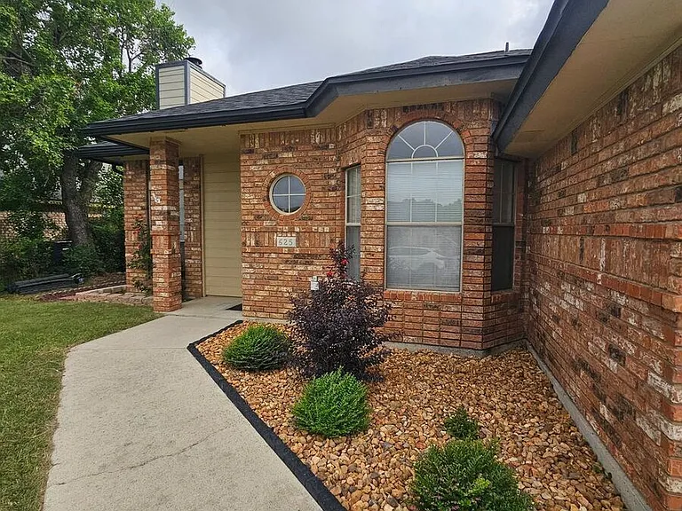 625 Atkinson Ave — Photo 1