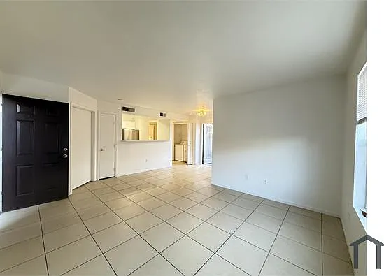 2 bed, 1000 sqft, $1,895 — Photo 2