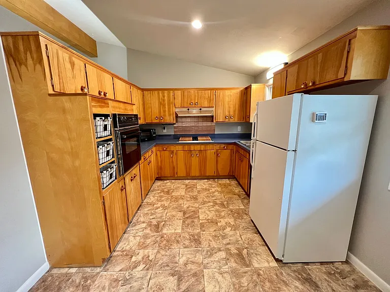 2539 Howard Ave — Photo 4