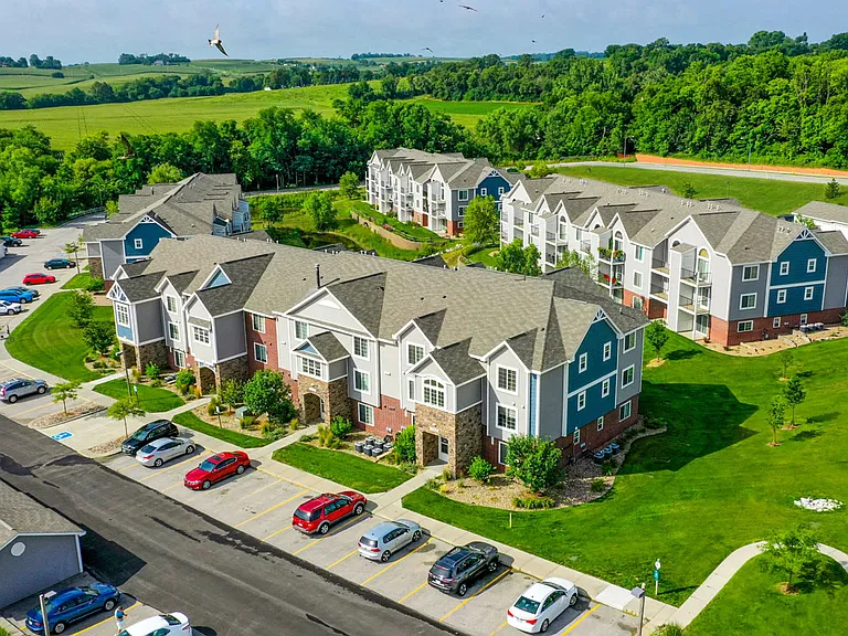 Colonial Pointe at Fairview Apartments — Photo 37