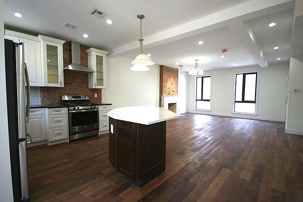 Rented by Elite NY Holdings | media 2