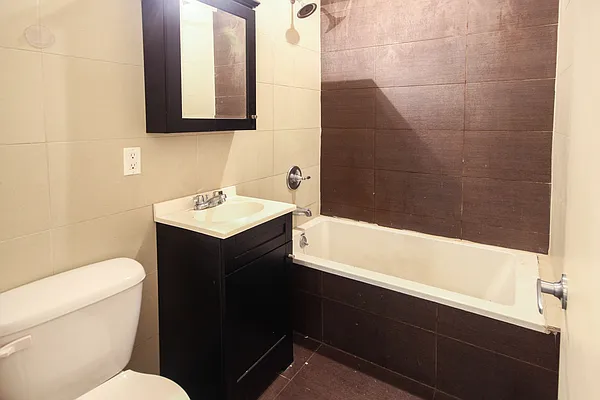 Rented by Nooklyn NYC LLC | media 25