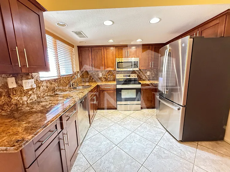 2102 W Knox Rd — Photo 6