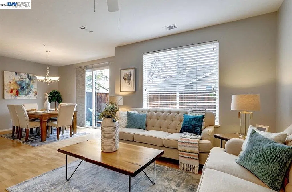 3 bed, 2.5 bath, 1387 sqft, $3,950 — Photo 2
