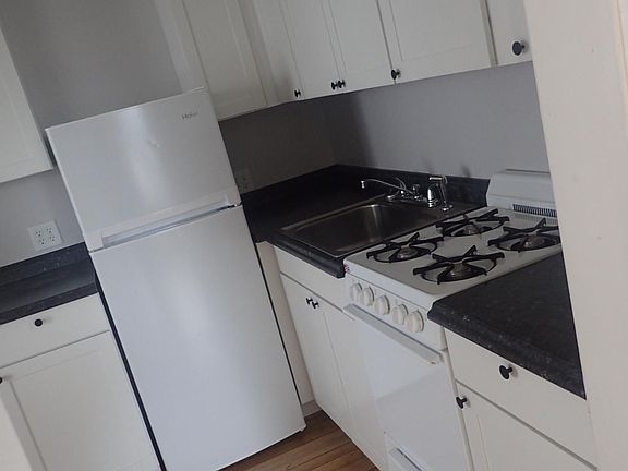 3rd image of 12 Grove Ave APT 1