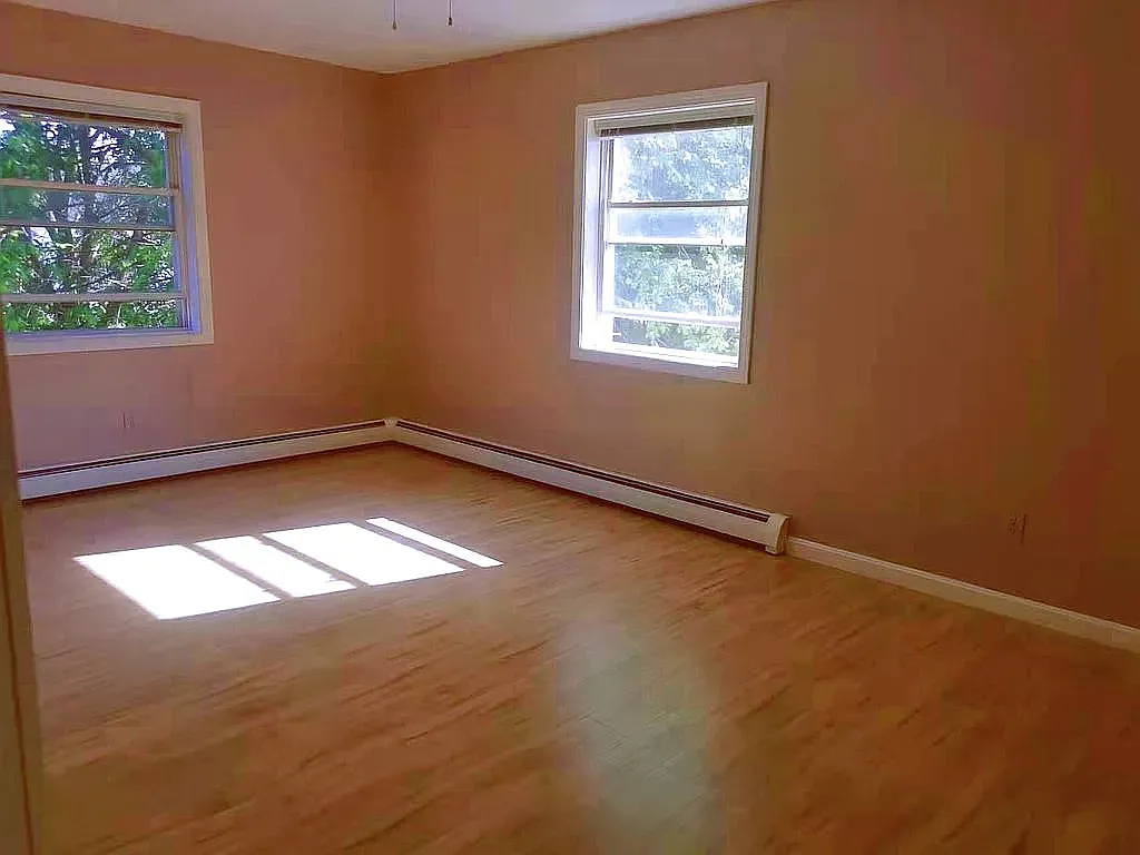 4 bed, 2830 sqft, $1,100 — Photo 3