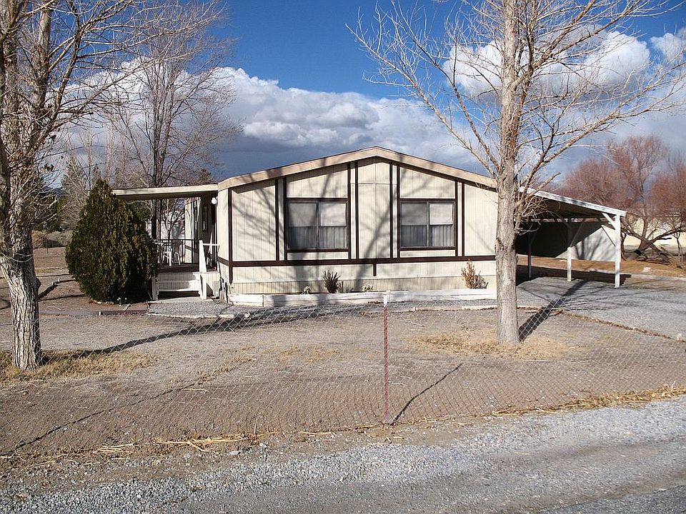 2bd,2ba on aproximatley an acre.