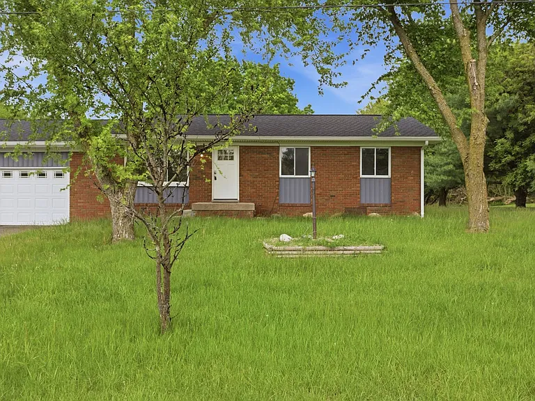 2895 Spring Hill Dr — Photo 1