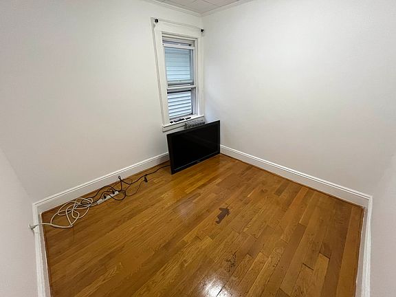 4th image of 519 W 48th St APT 1