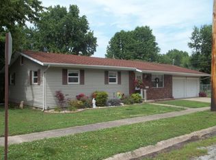 120 S 10th St, Herrin, IL 62948