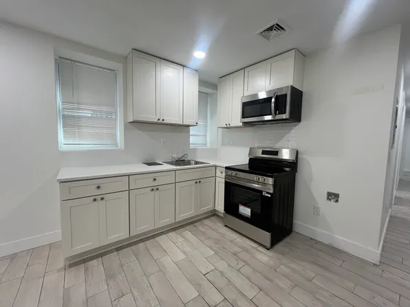 910 E 226th St, Bronx, NY