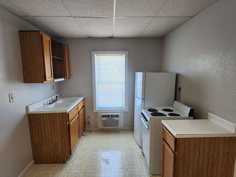 623 Jefferson Ave — Photo 2