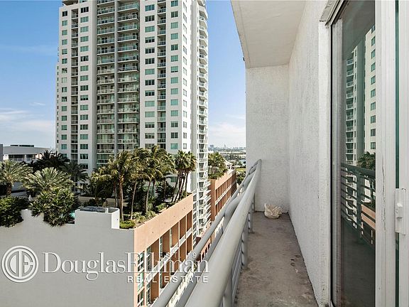 4th image of 133 NE 2nd Ave APT 1403