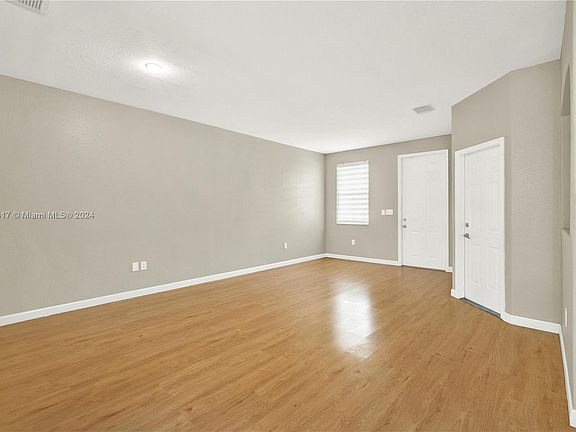 5th image of 11480 NW 77th St