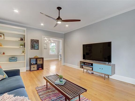 3rd image of 906 W Market St APT B3
