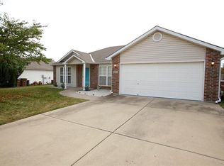 808 Clancy Ct, Raymore, MO 64083