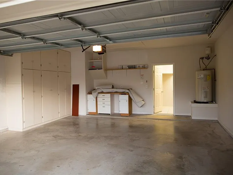 2410 S Forest Hls — Photo 22