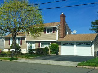 322 Winifred Dr, Totowa, NJ 07512