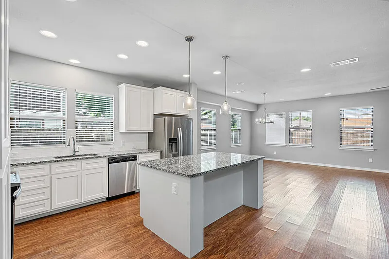 4 bed, 4.0 bath, 2437 sqft, $5,000 — Photo 2