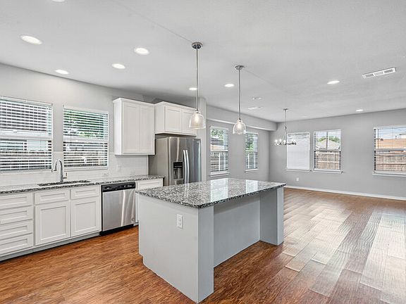2nd image of 2641 Frazier Ave