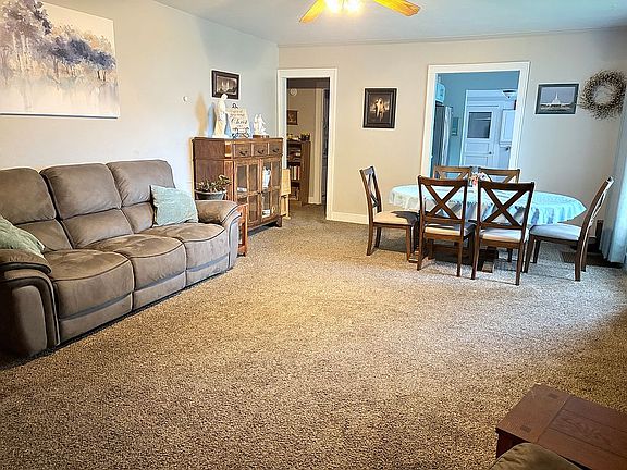 Living room/dining room