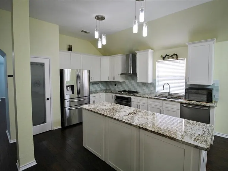 4003 Greenwood Way — Photo 5