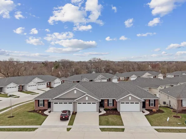 5691 Red Fox Rd, Bettendorf, IA 52722